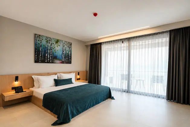 Standart Geniş Oda,Deniz ve Bahçe Manzaralı,Teraslı