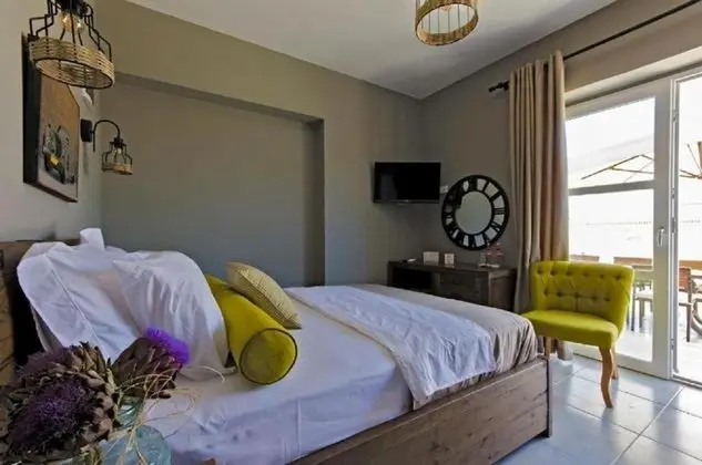 Standart Oda, Havuz ve Bahçe Manzaralı, Giriş Katı
