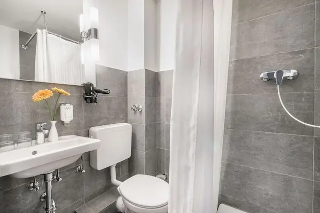 Standard Tek Büyük Yataklı Oda