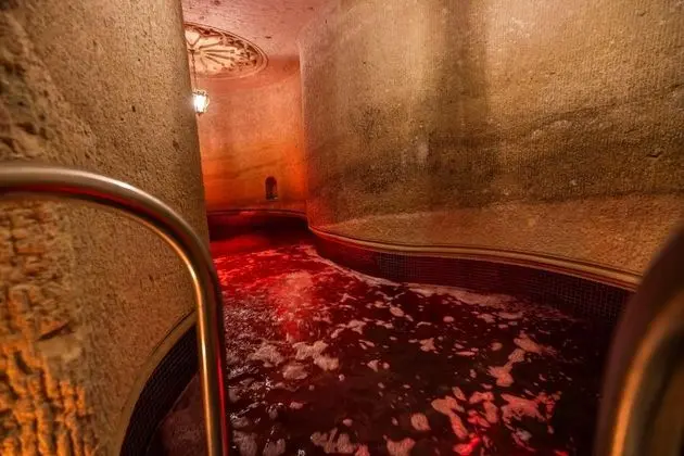 Signature Pool Suite
