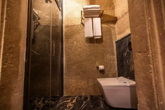 Signature Pool Suite