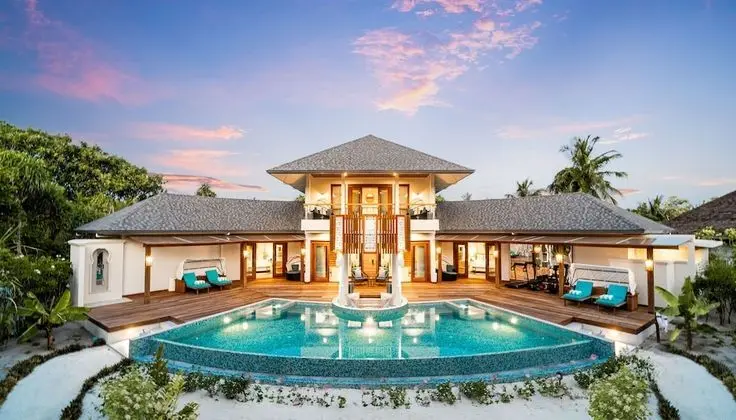 Grand Beach Residence with Sunrise Pool
