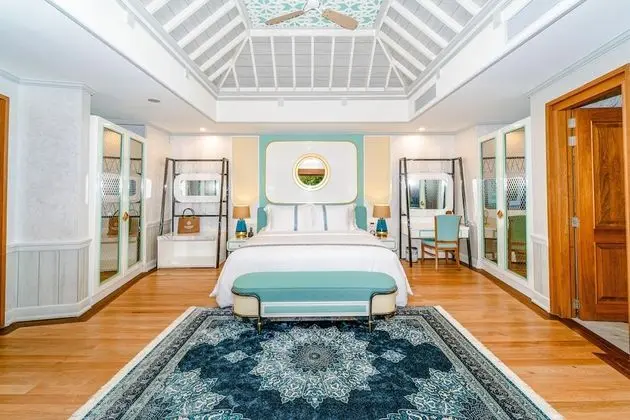 Grand Beach Residence with Sunrise Pool