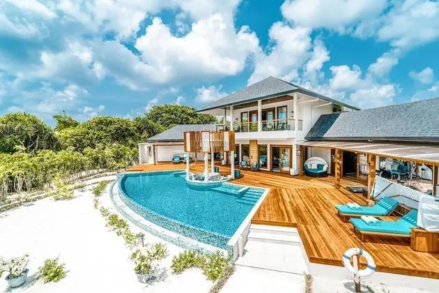 Grand Beach Residence with Sunrise Pool