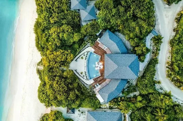 Grand Beach Residence with Sunrise Pool