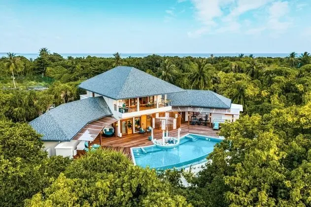 Grand Beach Residence with Sunrise Pool