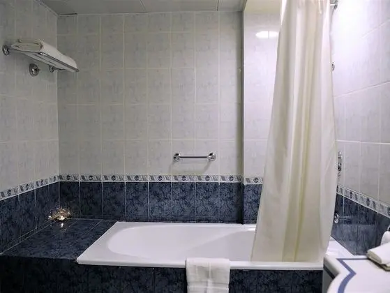 Tek Büyük veya İki Ayrı Yataklı Oda, Havuz Kullanımı (with Free Parking)
