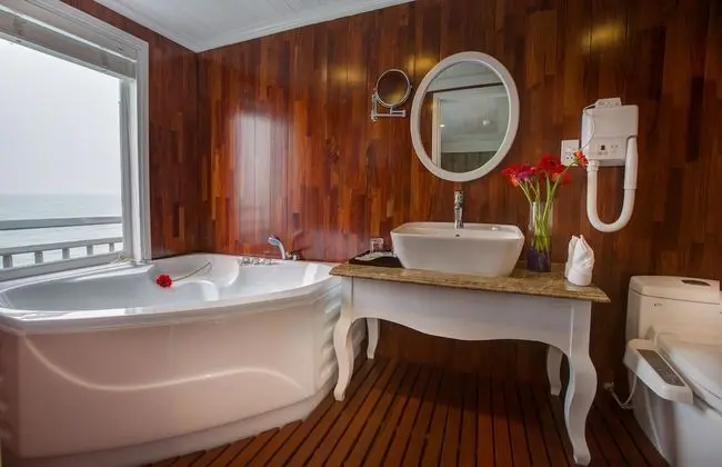 Senior Tek Büyük Yataklı Oda, 1 Büyük (Queen) Boy Yatak, Balkon, Okyanus Manzaralı
