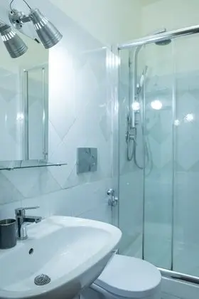 Standard Tek Büyük Yataklı Oda, 1 Yatak Odası, Şehir Manzaralı (Private Bathroom)