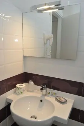 Deluxe Oda, 1 Büyük (Queen) Boy Yatak