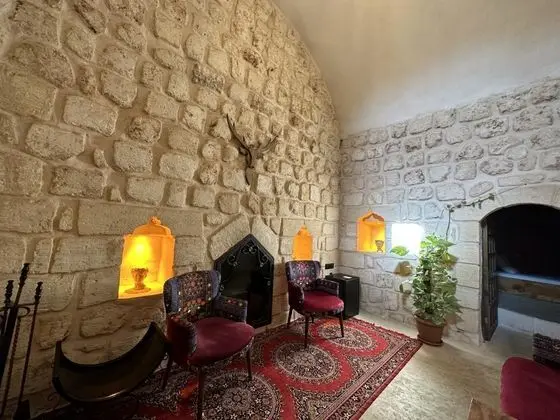 Laleş,Avlu Manzaralı,Şömineli