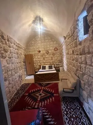 Laleş,Avlu Manzaralı,Şömineli