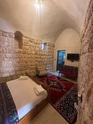 Laleş,Avlu Manzaralı,Şömineli