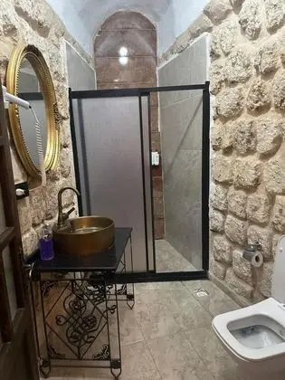 Laleş,Avlu Manzaralı,Şömineli