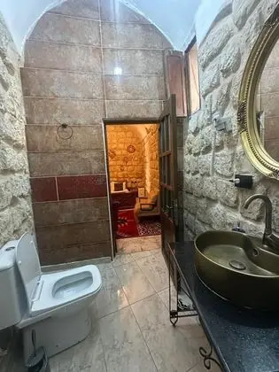 Laleş,Avlu Manzaralı,Şömineli