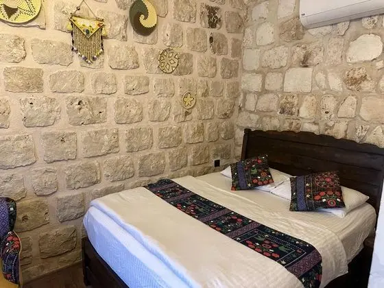 Şahmeran, Avlu Manzaralı, Klimalı