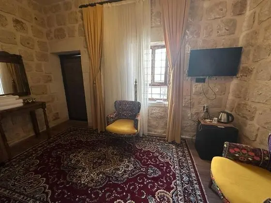 Şahmeran, Avlu Manzaralı, Klimalı
