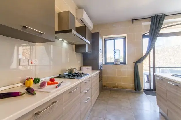 Family Ev, Birden Çok Yatak, Bahçeli (Siku Gozitan house with Pool & hot)