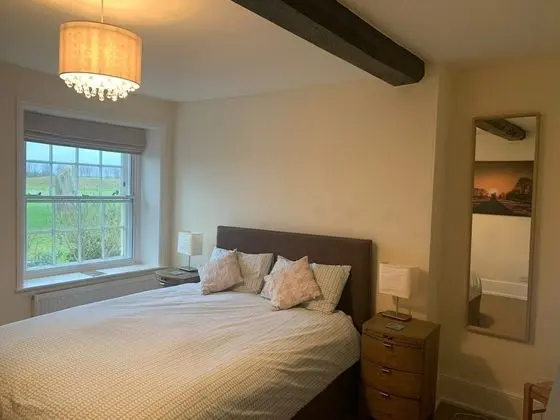 Tek Büyük Yataklı Oda, Ortak Banyo (Alford)