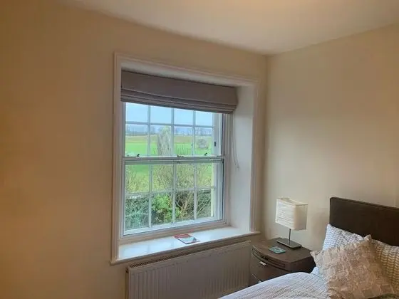 Tek Büyük Yataklı Oda, Ortak Banyo (Alford)