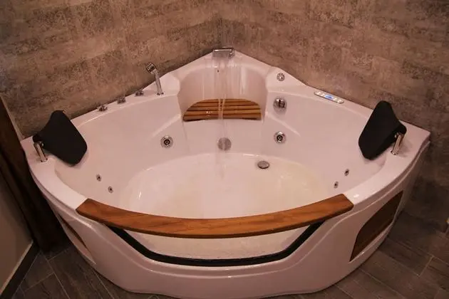 Suite, Bahçe Manzaralı, Jakuzili