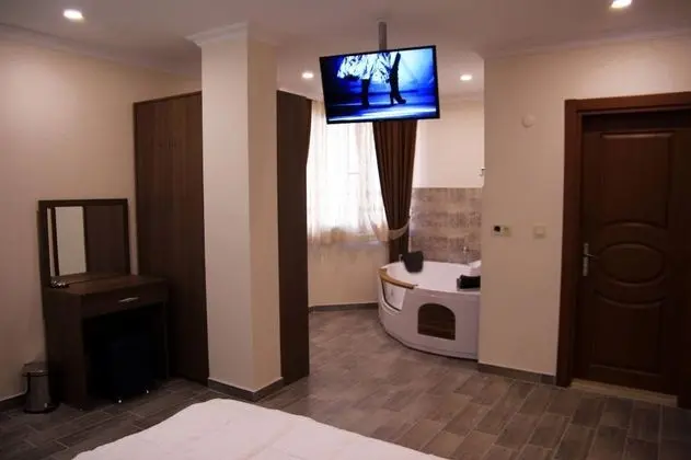 Suite, Bahçe Manzaralı, Jakuzili