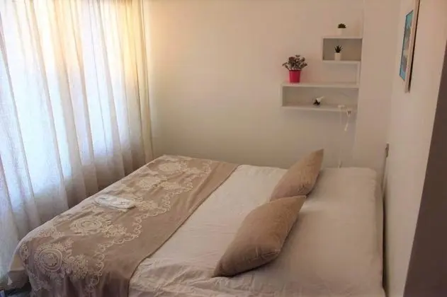 Çift Kişilik, Deniz Manzaralı