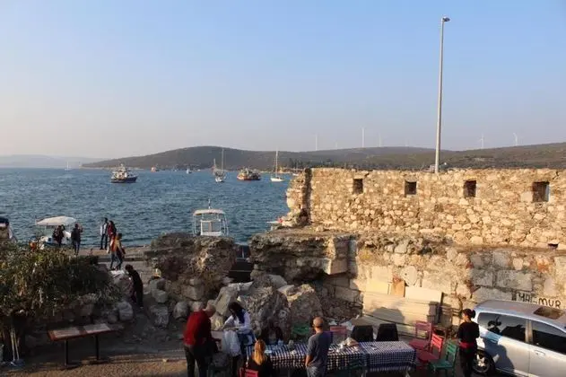Çift Kişilik, Deniz Manzaralı