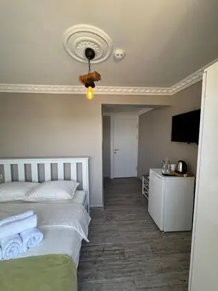Çift Kişilik, Deniz Manzaralı