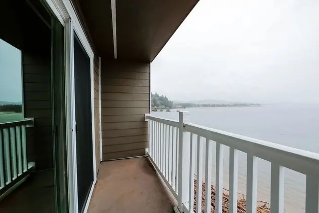 Tek Büyük Yataklı Oda, 2 Büyük (Queen) Boy Yatak, Balkon, Okyanus Manzaralı