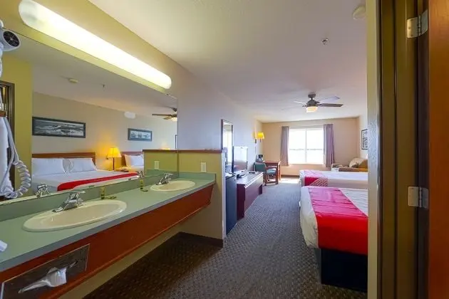 Tek Büyük Yataklı Oda, 2 Büyük (Queen) Boy Yatak, Koy Manzaralı (Pet Friendly)