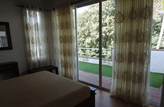 Tek Büyük Yataklı Oda, 1 Yatak Odası, Küçük Mutfak, Dağ Manzaralı