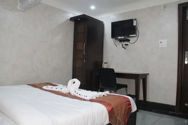 Standard Tek Büyük Yataklı Oda (AC)