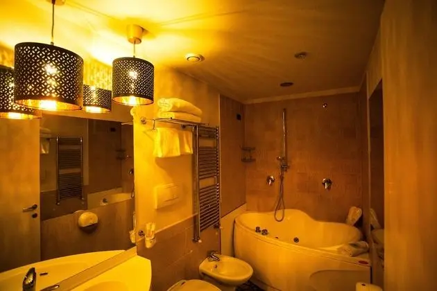Deluxe Tek Büyük Yataklı Oda (with Spa Tub)