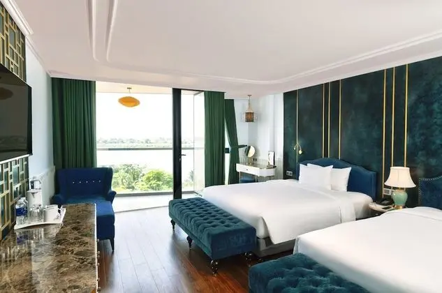 Junior Oda (PREMIER SUITE RIVER VIEW)