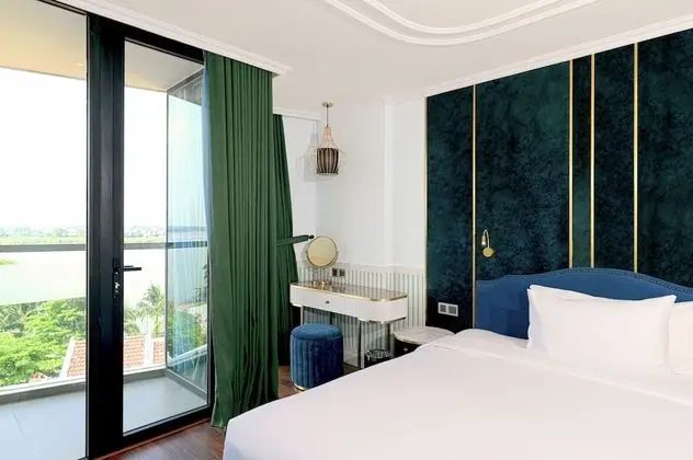 Junior Oda (PREMIER SUITE RIVER VIEW)