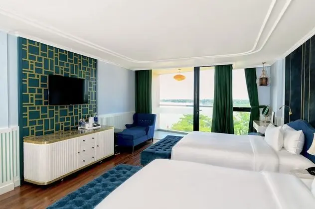 Junior Oda (PREMIER SUITE RIVER VIEW)