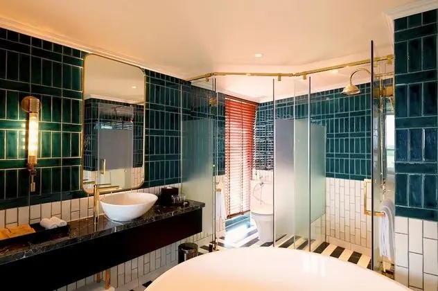 Junior Oda (PREMIER SUITE RIVER VIEW)