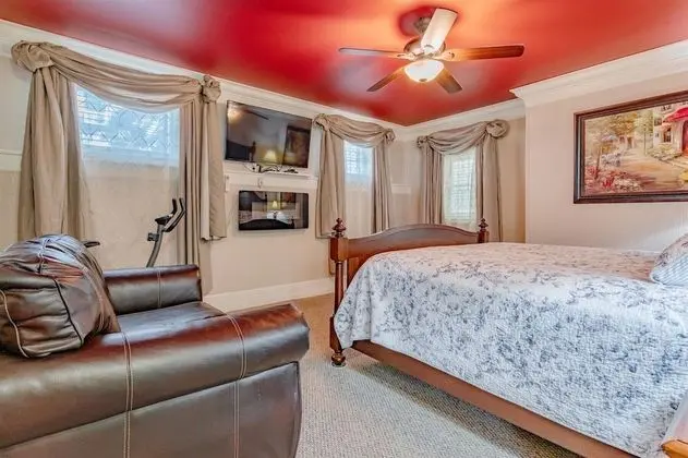 Queen Anne Suite