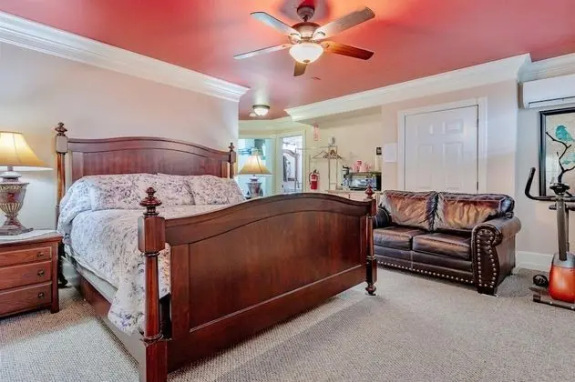 Queen Anne Suite