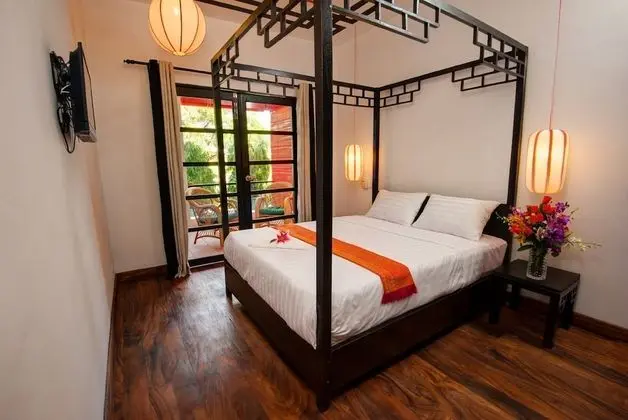 Premier Tek Büyük Yataklı Oda, Balkon, Havuz Manzaralı