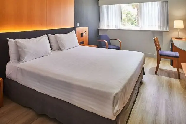 Comfort Tek Büyük veya İki Ayrı Yataklı Oda, Havuz Manzaralı