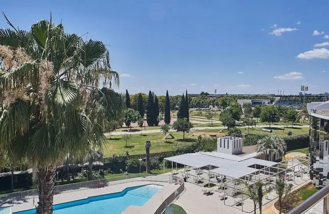 Comfort Tek Büyük veya İki Ayrı Yataklı Oda, Havuz Manzaralı