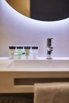 Comfort Tek Büyük veya İki Ayrı Yataklı Oda, Havuz Manzaralı