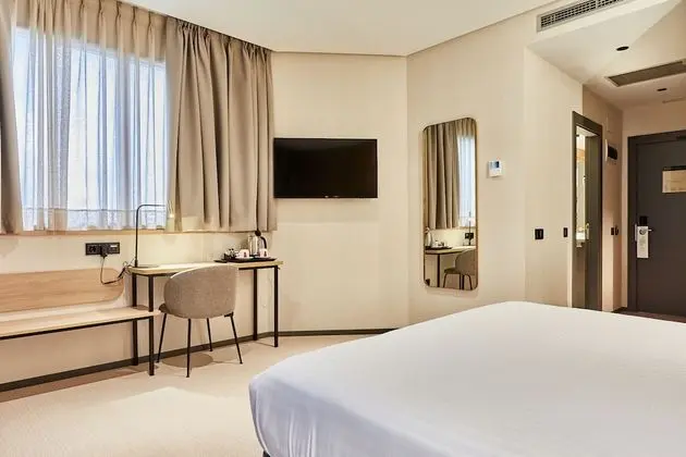 Deluxe Tek Büyük Yataklı Oda (Silken Club)