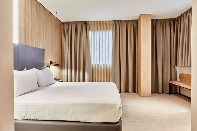 Deluxe Tek Büyük Yataklı Oda (Silken Club)