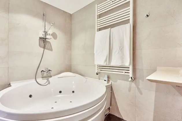 Deluxe Tek Büyük Yataklı Oda (Silken Club)