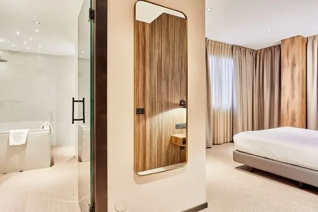 Junior Süit, Sıcak Su Küveti (Deluxe)