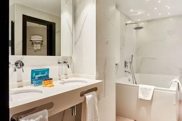 Junior Süit, Sıcak Su Küveti (Deluxe)