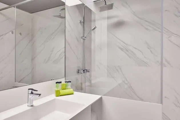 Büyük Yataklı Tek Kişilik Oda